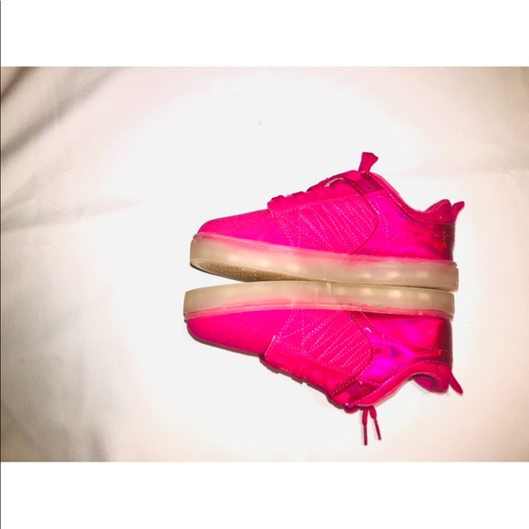 PINK TENNIS SHOES BIG GIRL SIZE 4 or LADY’S 7 SOFT FLEXIBLE SOLE SHOES FLASHLIGH - Picture 4 of 6